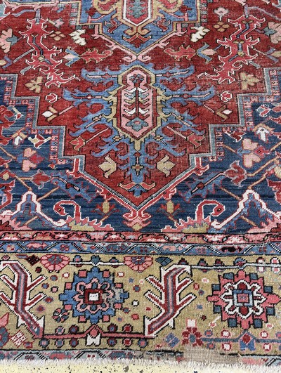 27112219b - Antiker Heriz, Persien, 19.Jhd, Wolle auf Baumwolle, ca. 415 x 340 cm, Mottenfraß, ...