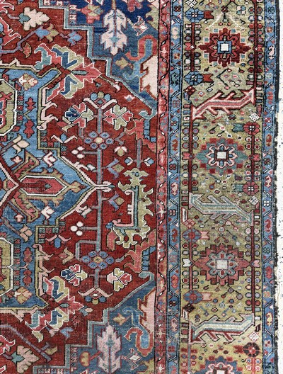 27112219f - Antiker Heriz, Persien, 19.Jhd, Wolle auf Baumwolle, ca. 415 x 340 cm, Mottenfraß, ...