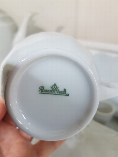 27112240h - Kaffeeservice, Rosenthal, 20. Jh., , Maria weiß, Kaffeekanne, Zuckerdose, ...