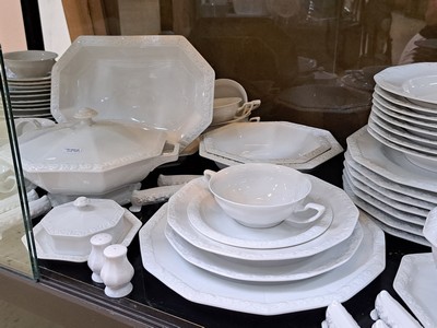 27112241b - Extensive dinner service, Rosenthal, Maria Weiß, 20th century, 8 charger plates, 9 menu ...