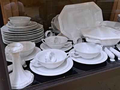 27112241c - Extensive dinner service, Rosenthal, Maria Weiß, 20th century, 8 charger plates, 9 menu ...