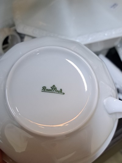 27112241f - Extensive dinner service, Rosenthal, Maria Weiß, 20th century, 8 charger plates, 9 menu ...
