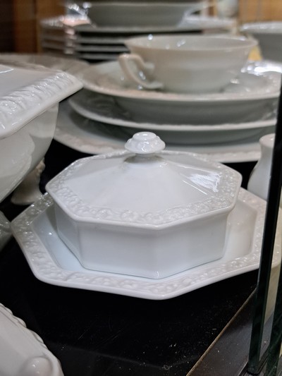 27112241g - Extensive dinner service, Rosenthal, Maria Weiß, 20th century, 8 charger plates, 9 menu ...