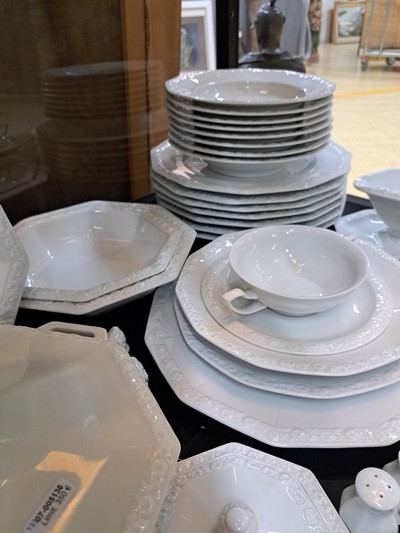 27112241i - Extensive dinner service, Rosenthal, Maria Weiß, 20th century, 8 charger plates, 9 menu ...