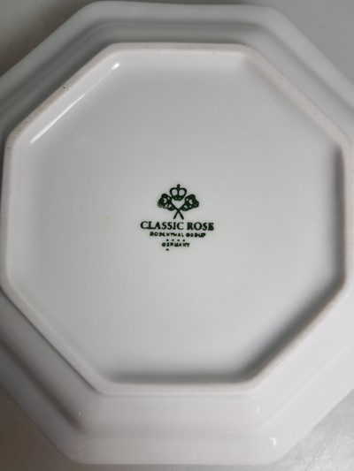 27112241k - Extensive dinner service, Rosenthal, Maria Weiß, 20th century, 8 charger plates, 9 menu ...