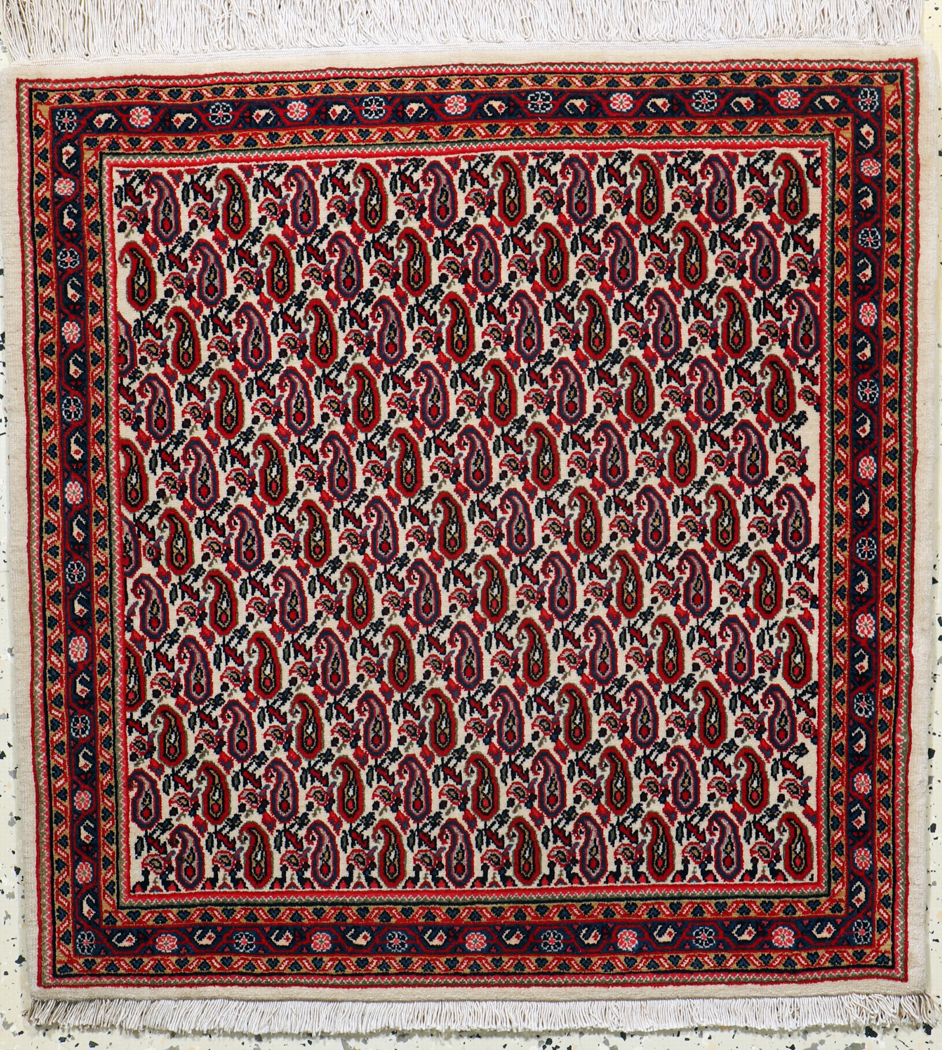 Image 27112408 - Sarogh fein, Persien, Neuwertig, Korkwolle,ca. 78 x 74 cm Schätzpreis: 450, - EUR