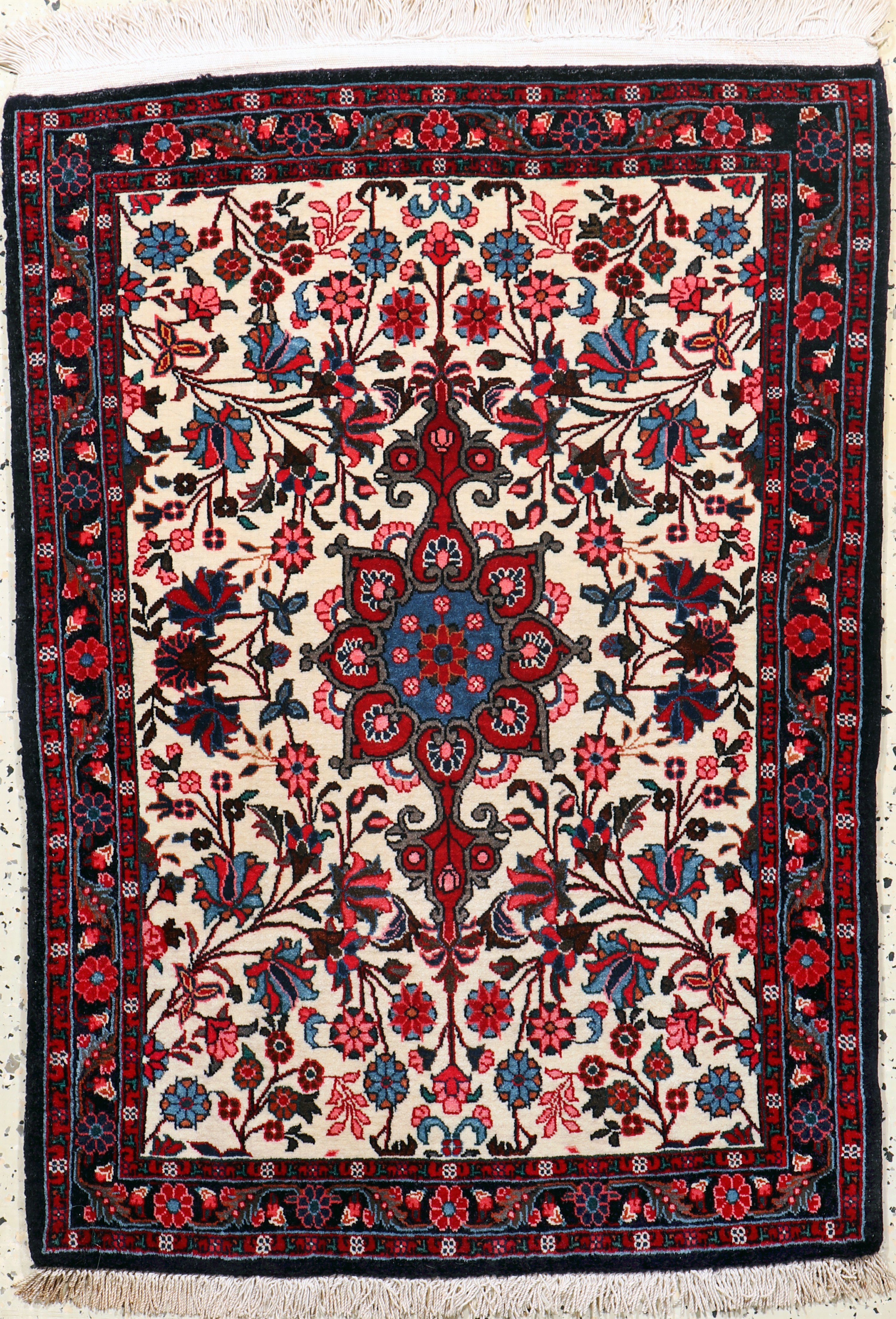 Image 27112414 - Rosenbidjar, Persien, Neuwertig, Wolle auf Baumwolle, ca. 100 x 72 cm Schätzpreis: ...