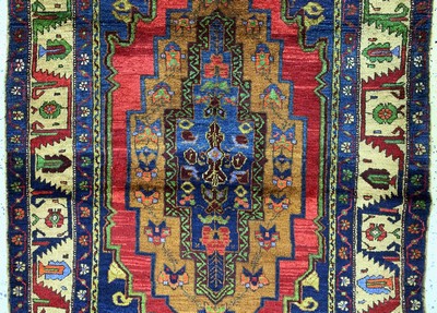 27112430b - Taspinar alt, Türkei, Mitte 20.Jhd, Wolle auf Wolle, ca. 235 x 125 cm, EHZ: 2 ...