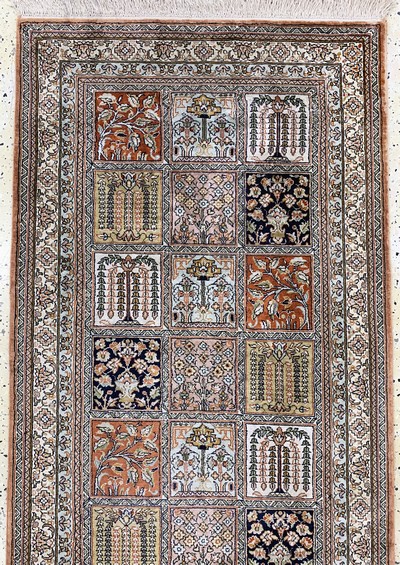 27112450a - Kaschmir Seide, Indien, Ende 20.Jhd, Seide auf Baumwolle, ca. 300 x 77 cm, ...