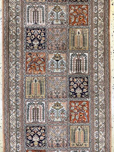 27112450b - Kaschmir Seide, Indien, Ende 20.Jhd, Seide auf Baumwolle, ca. 300 x 77 cm, ...