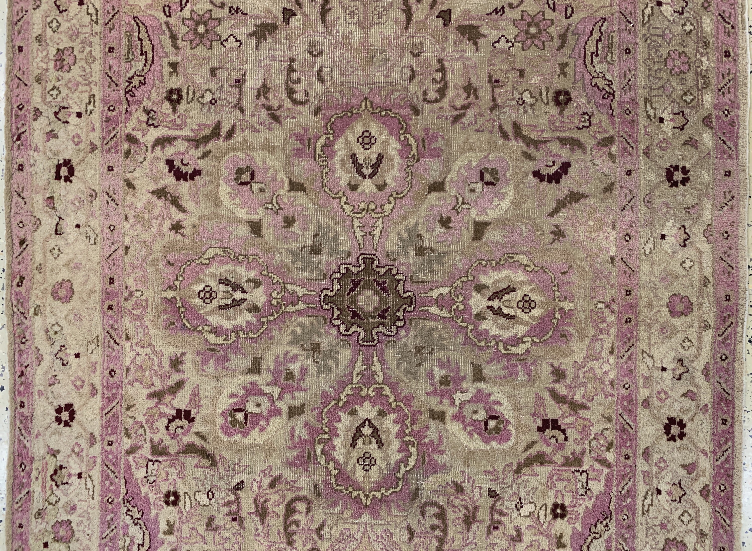 Detail b: Agra antik, Indien, um 1900, Wolle auf Baumwolle, ca. 240 x 125 cm, gereinigt, EHZ: 2