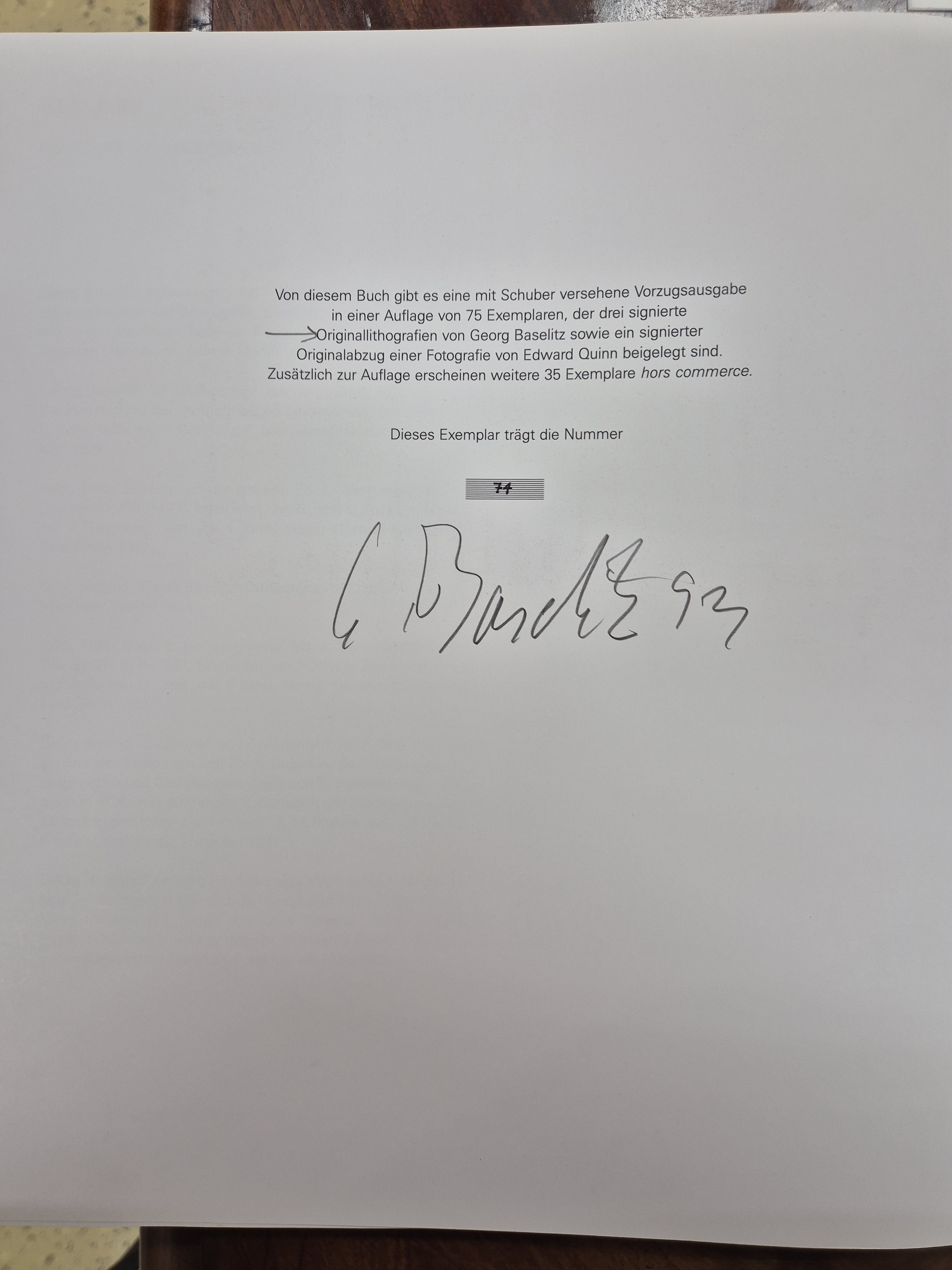 Detail a: Georg Baselitz. Eine fotografische Studie von Edward Quinn, Bern, Benteli 1993, handsigniert von Georg Baselitz, 246 S., Vorzugsausgabe Ed. 74/75, ...