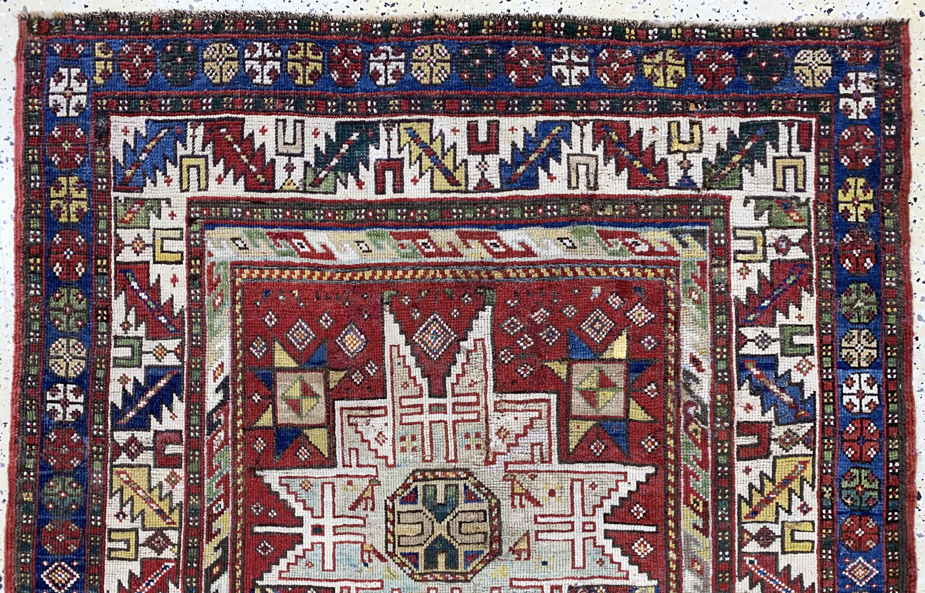Detail a: Antiker Kazak, Kaukasus, 19.Jhd, Wolle auf Wolle, ca. 205 x 122 cm, EHZ: 2-3, (restauriert)