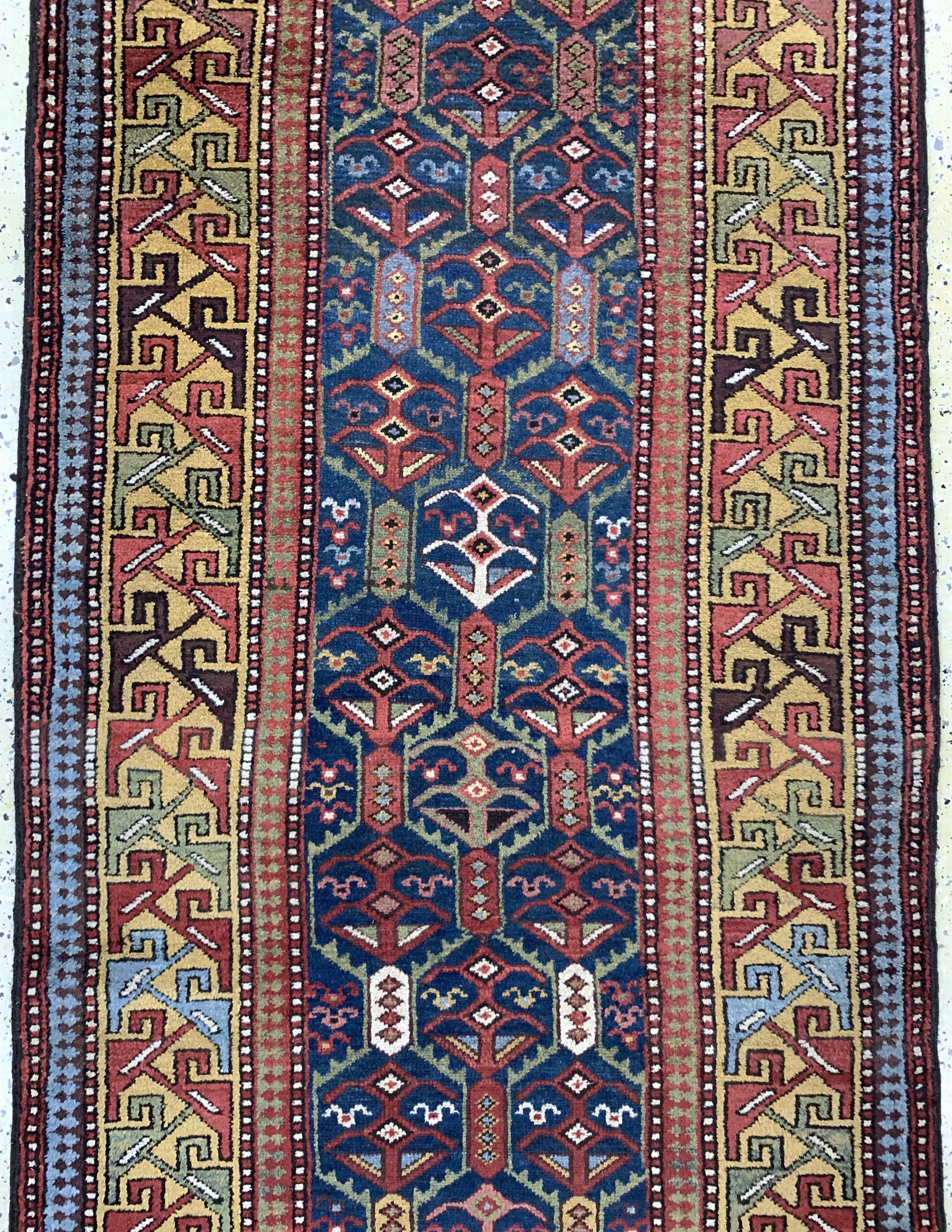 Detail c: Shahsawan antik, Persien, um 1900, Wolle auf Wolle, ca. 500 x 115 cm, gereinigt, EHZ: 1-2, (kleine Restaurierung)