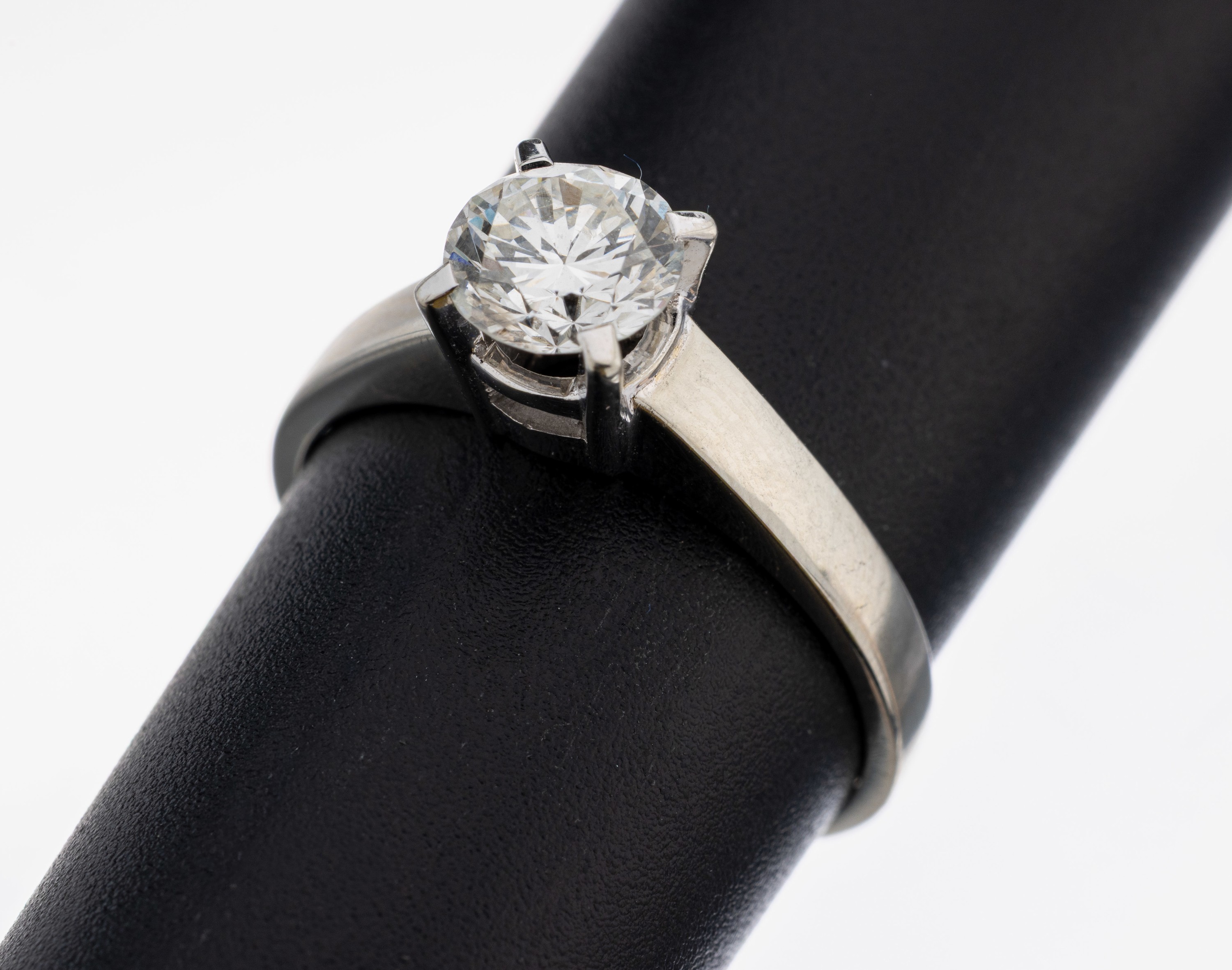Image 27112538 - 14 kt Gold Brillant-Ring, WG 585/000, Brillant ca. 1.0 ct l.get.Weiß/si, RW 57, ca. ...
