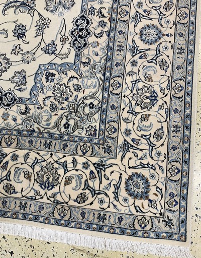 27112503g - Nain fein(6 La), Persien, Ende 20.Jhd, Korkwolle mit Seide, ca. 305 x 200 cm, ca. ...