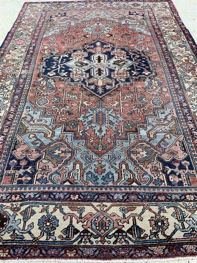 27112515h - Heriz antik, Persien, um 1900, Wolle auf Baumwolle, ca. 293 x 198 cm, EHZ: 3 ...