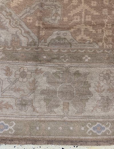 27112518c - Uschak antik, Türkei, um 1900, Wolle auf Baumwolle, ca. 330 x 305 cm, gereinigt, EHZ: ...