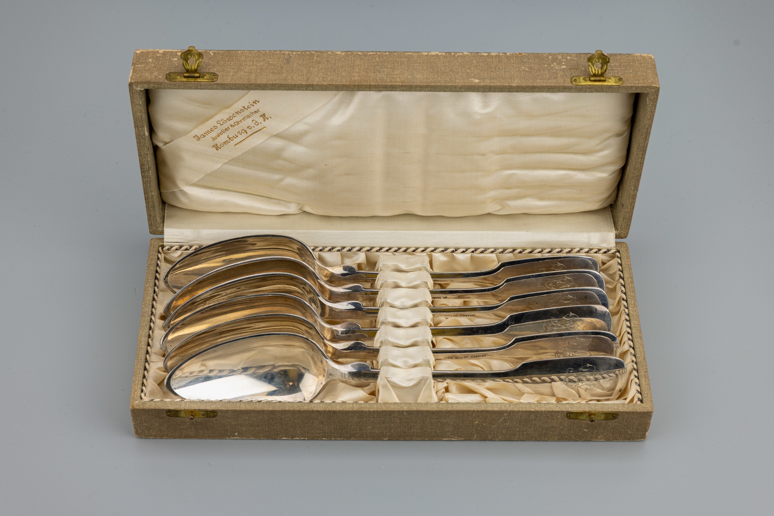 Detail a: Set 6 Menuelöffel, deutsch, um 1890-1910, 800er Silber, Spatenmuster, Stielabschluss mitligiertem Monogramm IK, L. ca. 23.8 cm, Hersteller ...