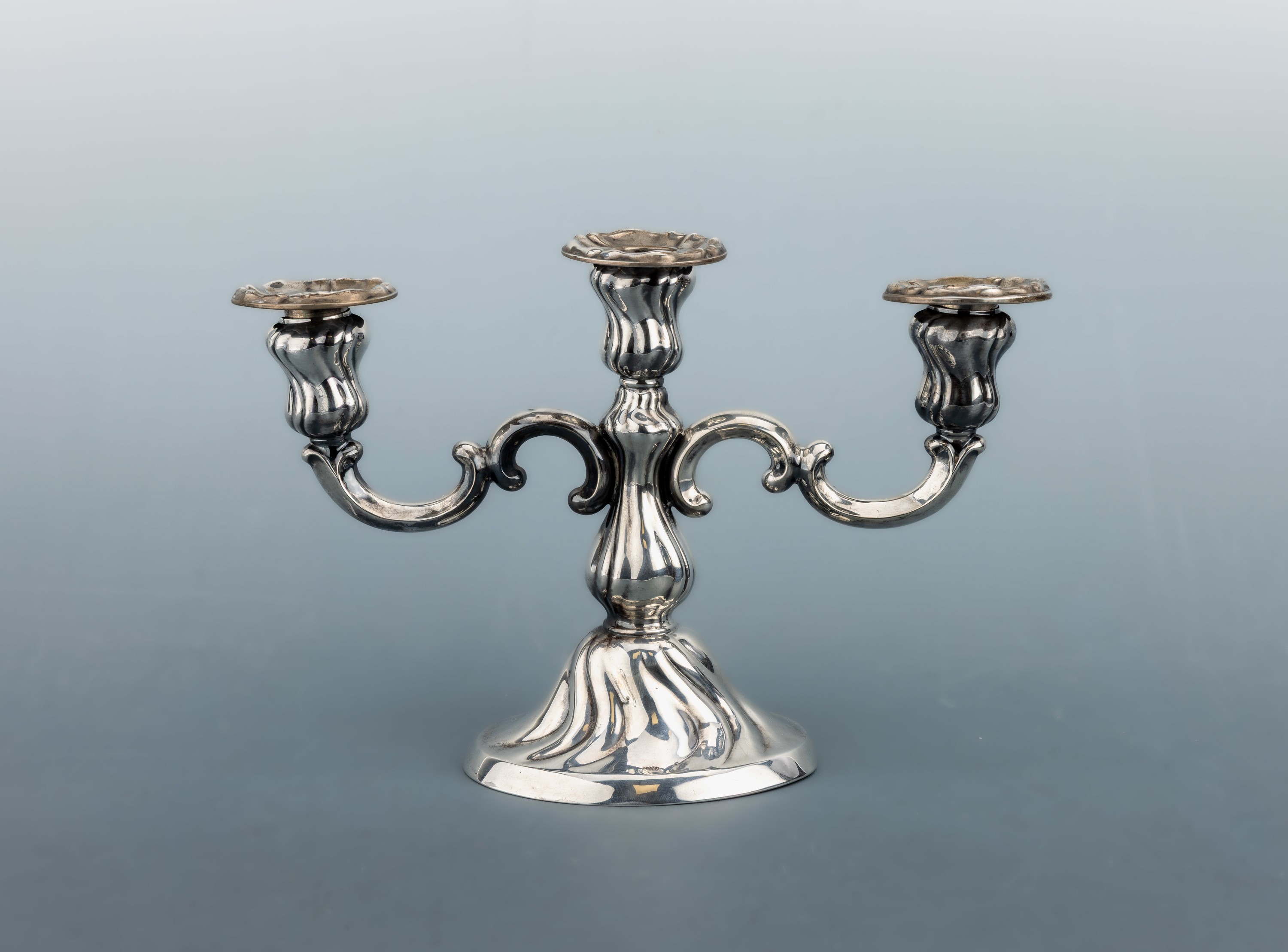 Image 27113063 - Kerzenständer, deutsch, 800er Silber gefüllt, 3-flammig, ovaler Standfuß, ...