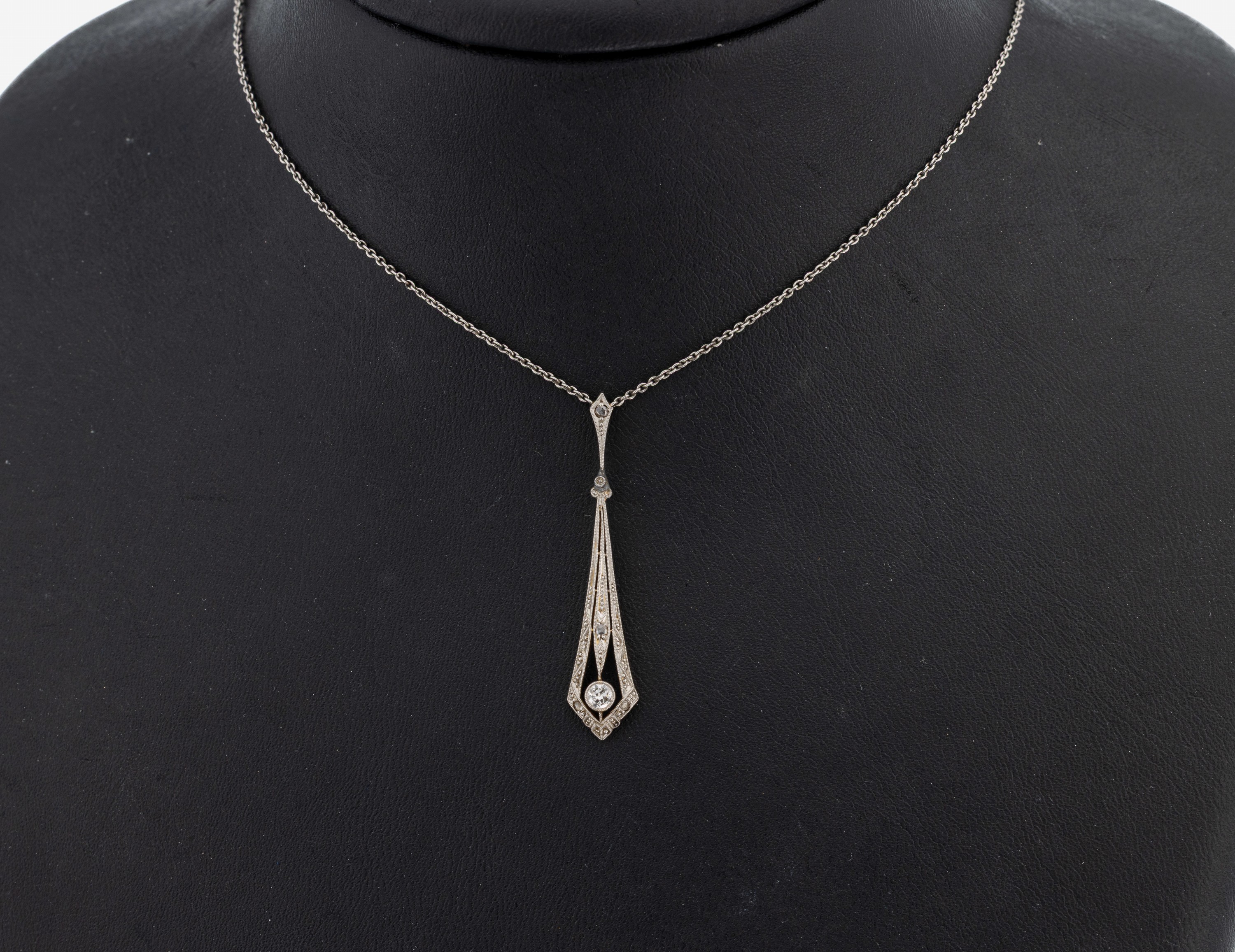 Image 27113071 - 14 kt Gold Art Deco Diamant-Anhänger, um 1930, GG 585/000, Mittelteil durchbrochen, ...