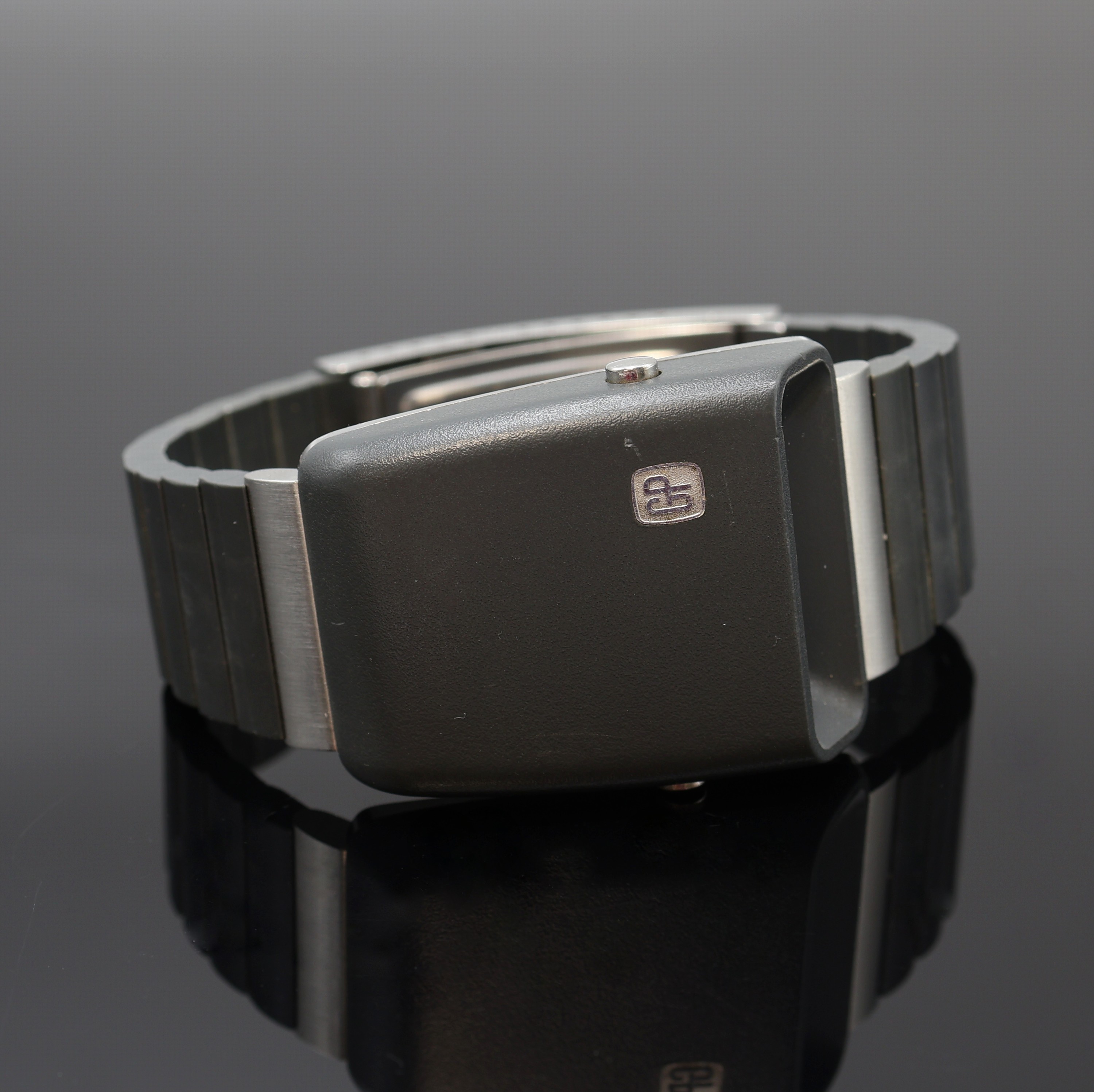 Detail a: GIRARD PERREGAUX Casquette seltene Armbanduhr mit digitaler LED-Anzeige Referenz 9939, Schweiz um 1975, Makrolon-(Polycarbonat) Geh., Stahlboden ...