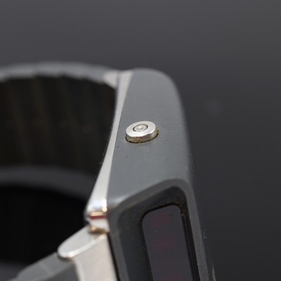 27113088c - GIRARD PERREGAUX Casquette seltene Armbanduhr mit digitaler LED-Anzeige Referenz 9939, ...