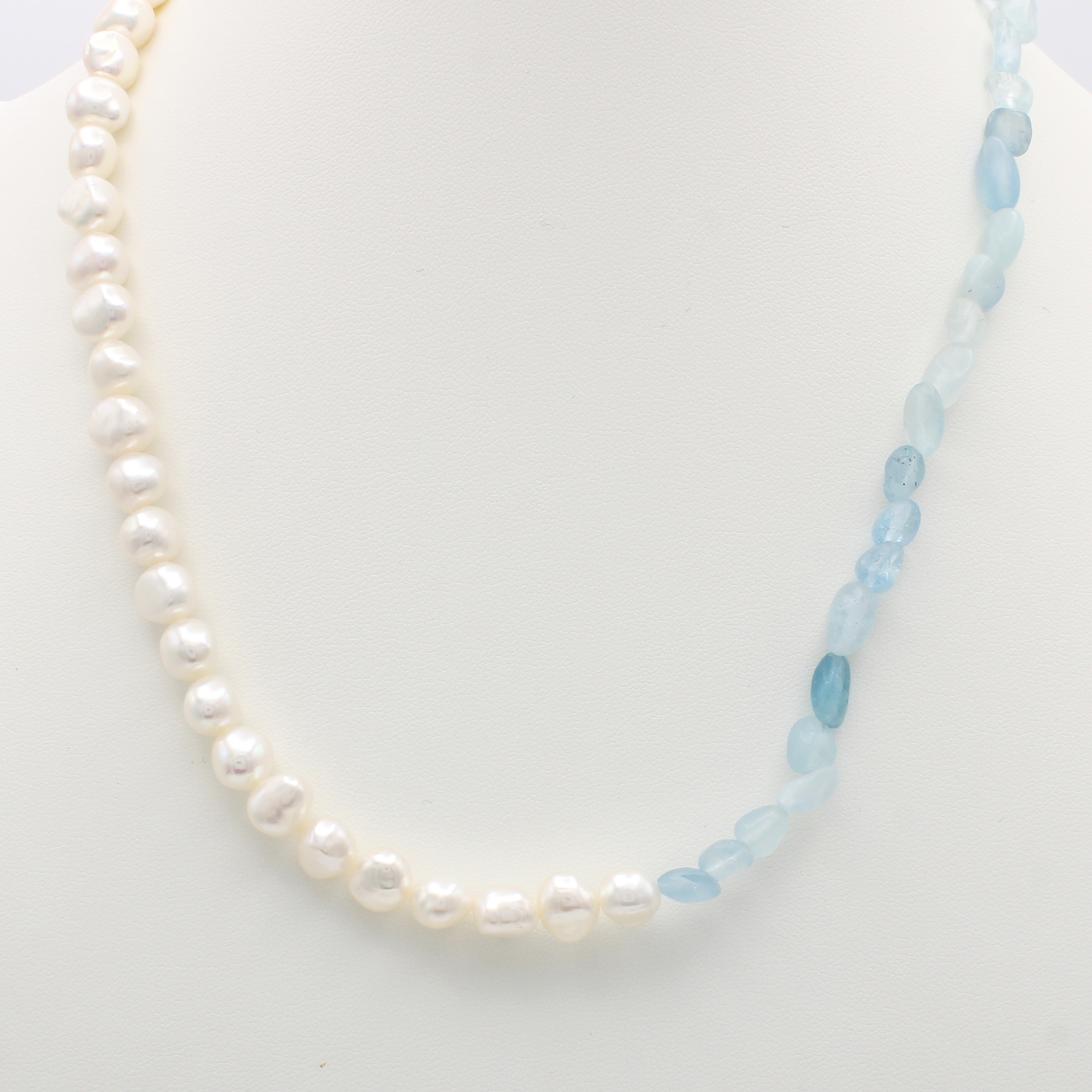 Image 27114474 - Kette mit Süßwasserperlen und Aquamarinen, Silber 925/000, weiße, barocke Perlen, L. ...