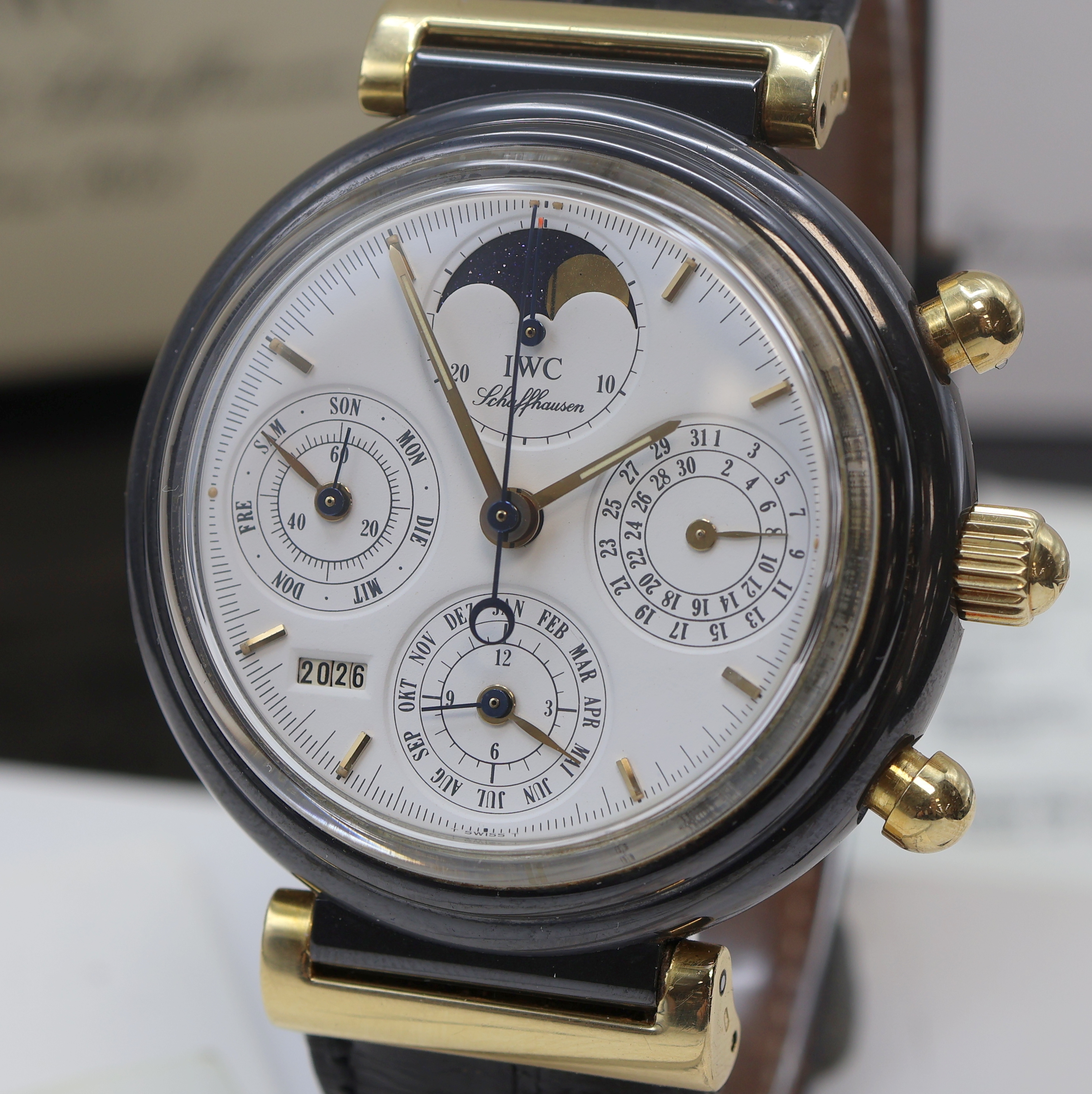 Detail a: IWC feiner und seltener, astronomischer Armbandchronograph Modell Da Vinci mit ewigem Kalender Referenz 3755, Automatik, Keramik und GG 750/000 ...