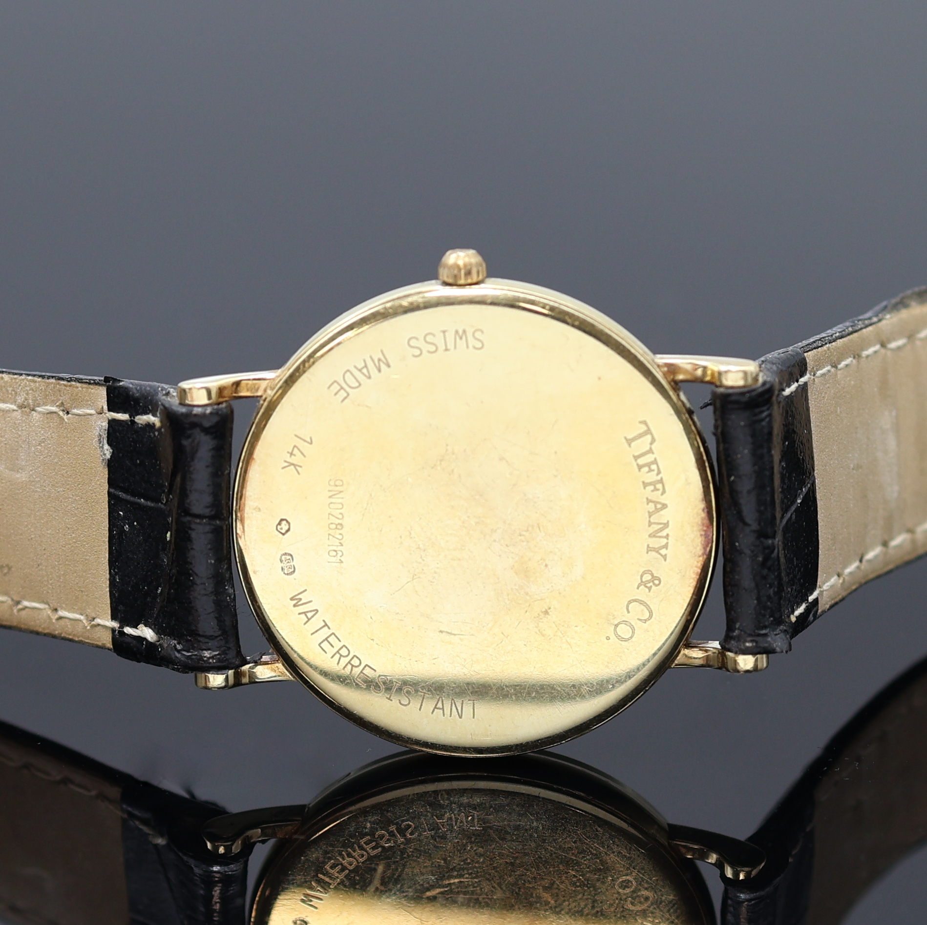 Detail c: Tiffany & Co. Armbanduhr in GG 585/000 Referenz 124.1003, quarz, Schweiz um 1985, 2-teil. Geh., Boden aufgedr., emailfarb. Zifferblatt m. röm. Std., ...