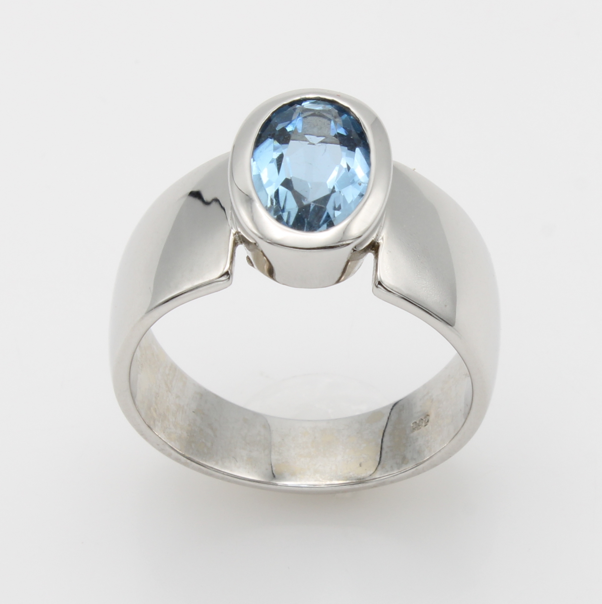 Image 27114765 - Ring mit Aquamarin, WG 585/000, ovaler Aquam. in glatter Fassung ca. 1.5 ct, RW ca. 57 ...