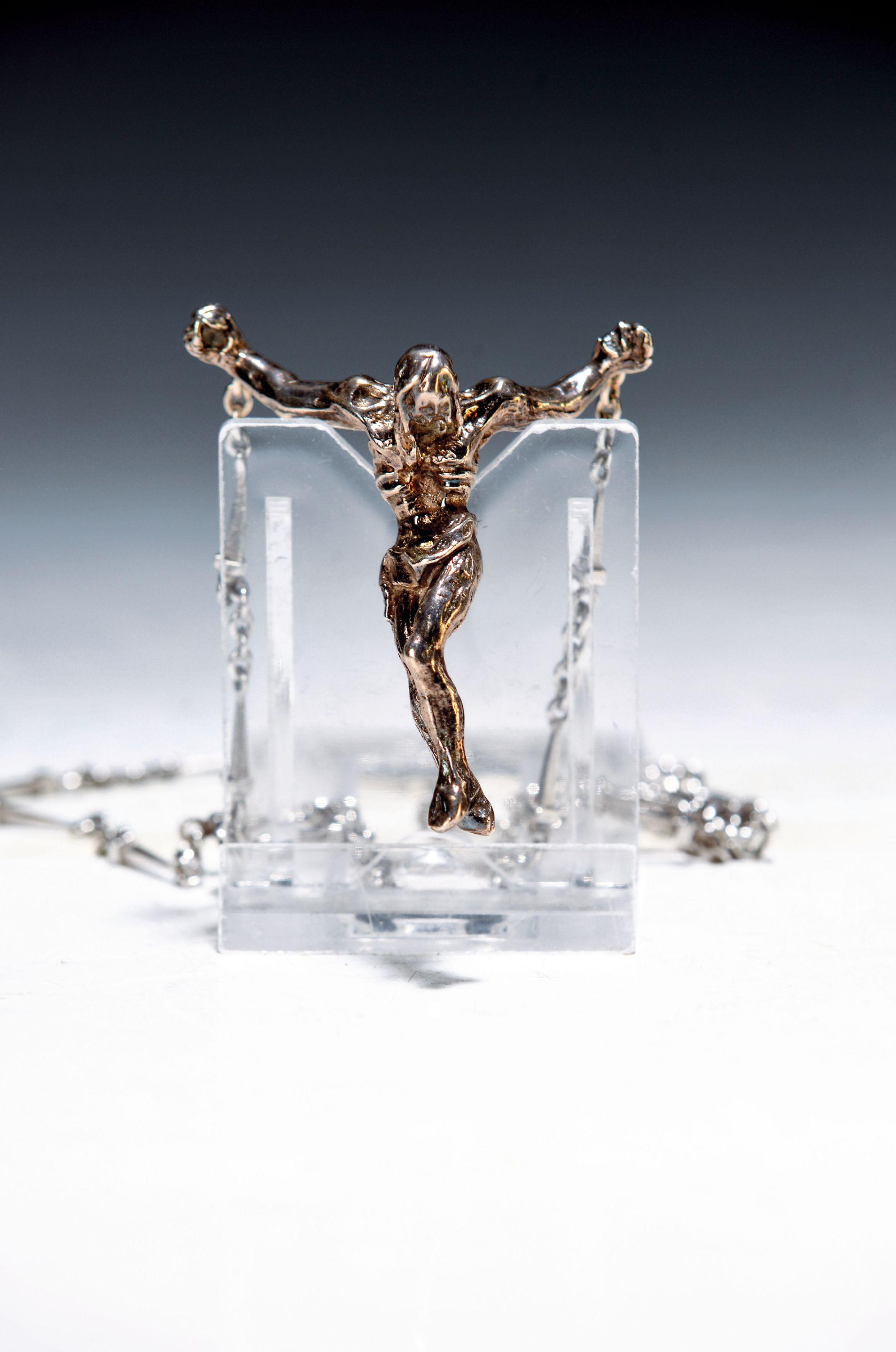 Image 27114772 - Salvador Dali, 1904-1989, Collier mit Anhänger, Cristo de San Juan de la Cruz, Silber, ...