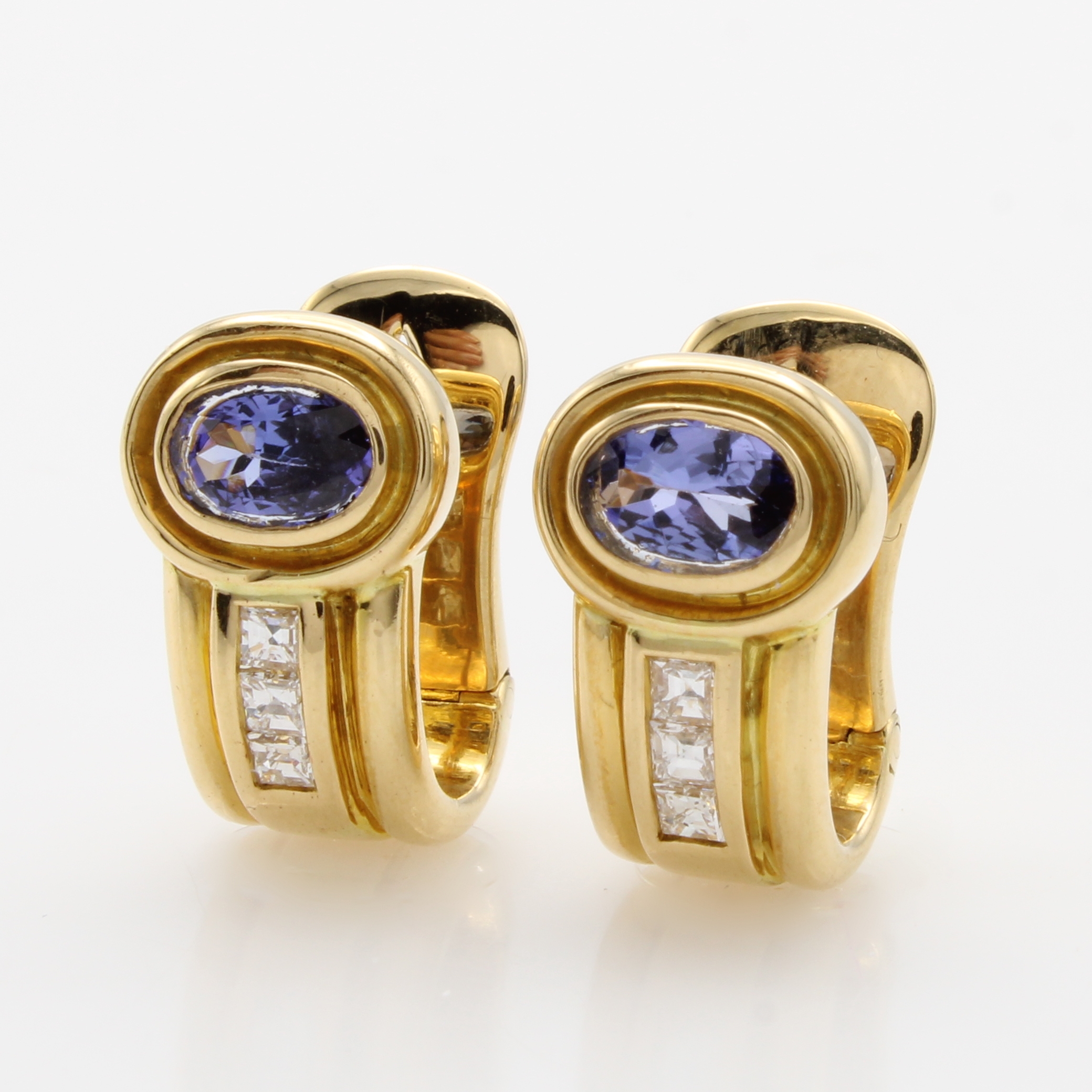 Image 27114795 - Paar Steckcreolen mit Tansaniten und Diamanten, GG 750/000, 2 ovale Tansanite zus. ca. ...