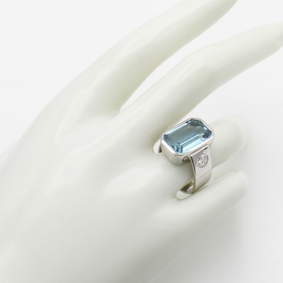 27114766b - Ring mit Aquamarin und Brillant, WG 585/000, Schiene asymmetrisch anges., achteckiger ...