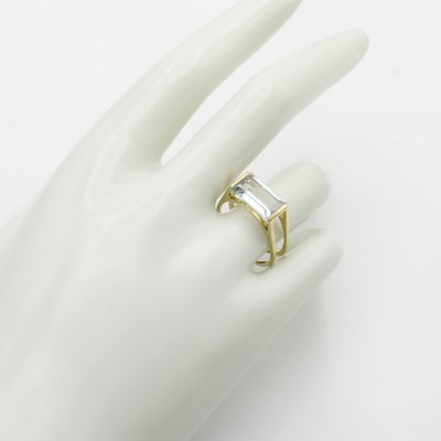 27114770a - Ring mit Aquamarin, GG 585/000, 2-rhg. Schiene, rechteckiger Aquam. ca. 3.8 ct, RW ca. ...