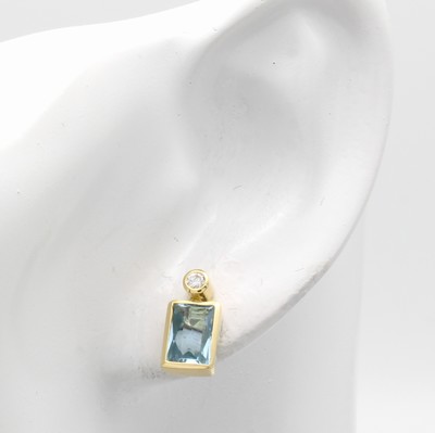 27114775a - Paar Ohrstecker mit Aquamarinen und Brillanten, GG 750/000, 2 rechteckige Aquam.zus. ca. ...