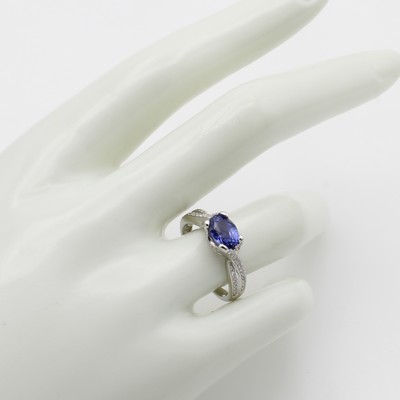 27114783a - Ring mit Saphir und Brillanten, WG 750/000, ovaler Saphir ca. 1.75 ct, Brill. zus. ca. ...