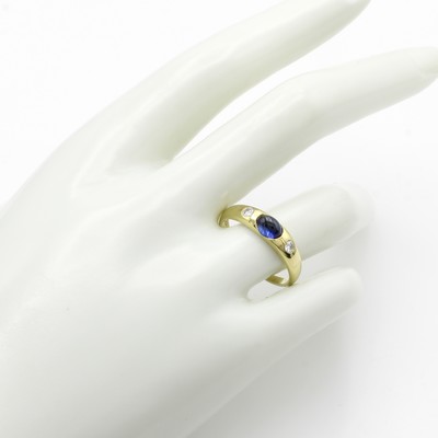 27114787a - Bandring mit Saphir und Brillanten, GG 585/ 000, ovaler Saphircabochon ca. 1 ct, 2 ...