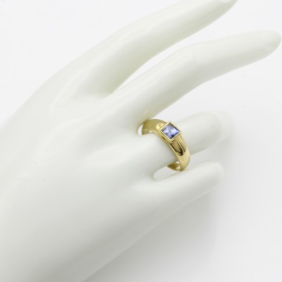 27114788a - Ring mit Tansanit, GG 585/000, Tansanit- carrée ca. 0.97 ct, RW ca. 59.5 Schätzpreis: ...