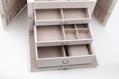 27114790b - Hellgrauer Schmuckkoffer in Kroko-Optik, Limited Edition, Feinsynthetik, 5 Fächer und ...