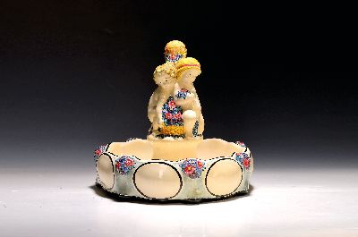 27114794a - Fruchtschale mit 3 Mädchen, Karlsruher Majolika, Entw. Max Heinze 1919, Modellnr. 1313, ...