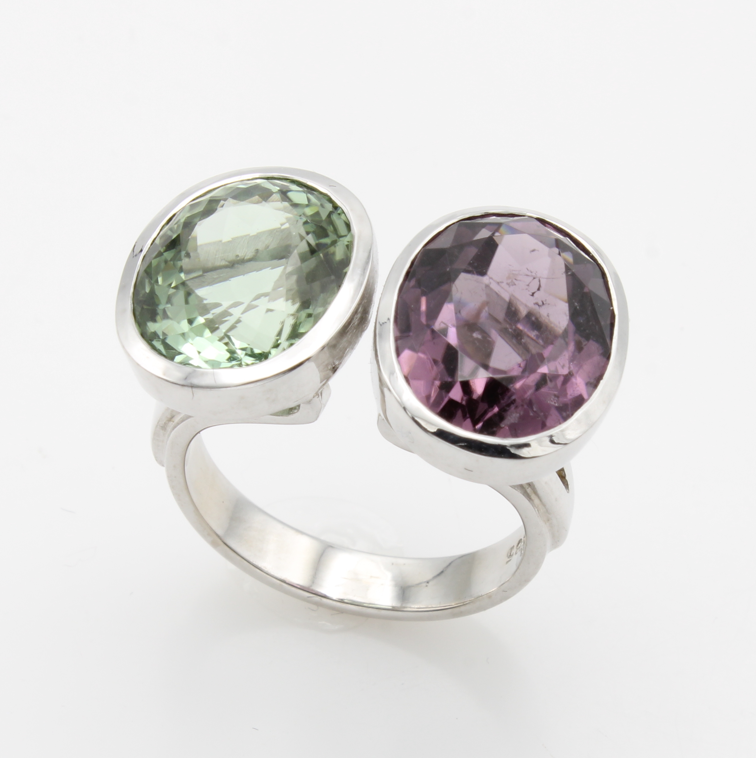 Image 27114802 - Ring mit Turmalinen, WG 585/000, grüner u. violettf. Turmalin zus. ca. 16.5 ct, RW ca. ...