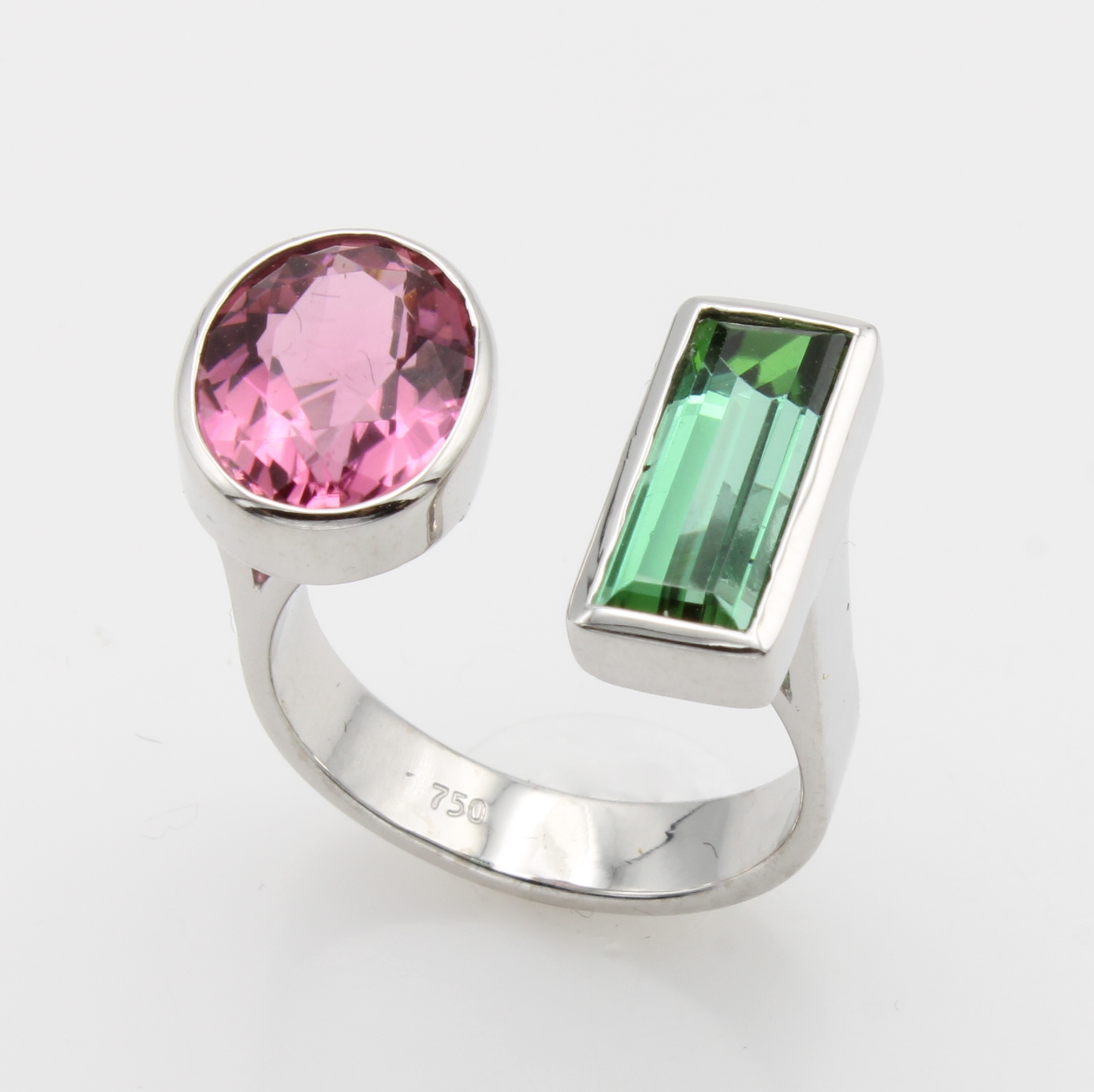 Image 27114804 - Ring mit Turmalinen, WG 750/000, ovaler, rosa u. rechteckiger, grüner Turmalin zus. ca. ...