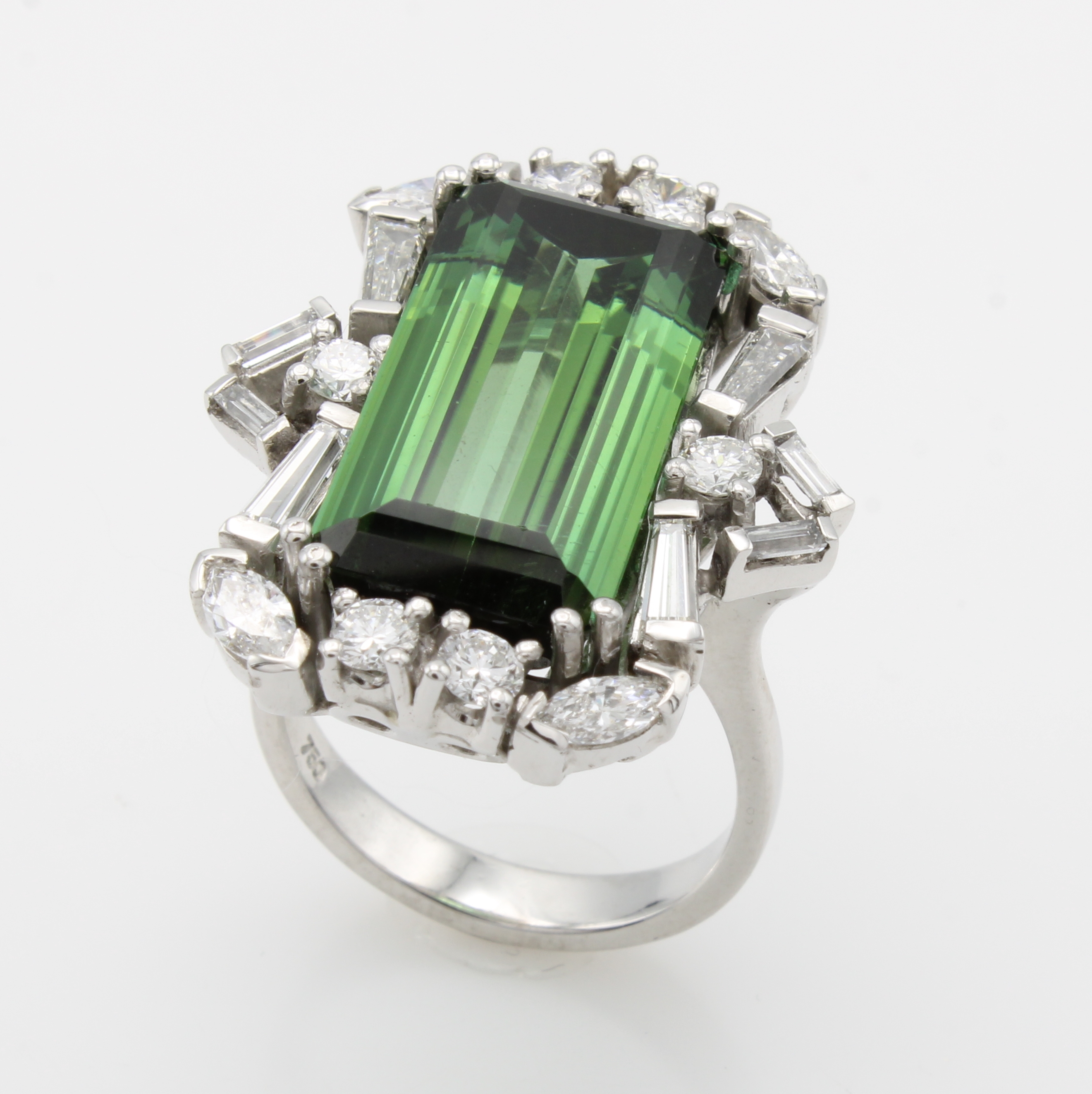 Image 27114806 - Ring mit Turmalin, Diamanten und Brillanten, WG 750/000, grüner Turmalin ca. 17.08 ct, ...