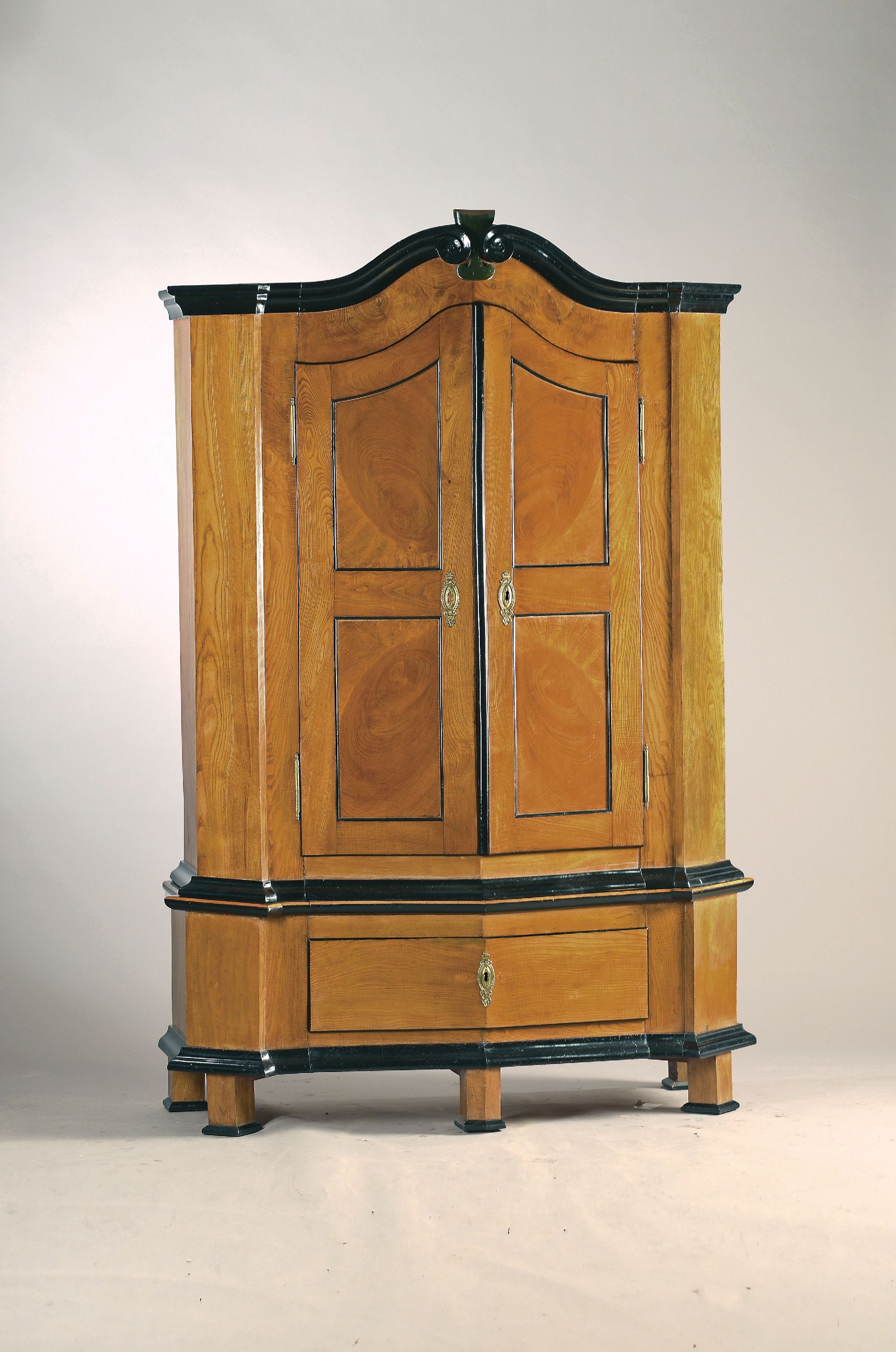 Image 27114813 - Dielenschrank, Bodensee, dat. 1843, Meistersignatur Thomas Gauus (?), massiv Rüster, ...