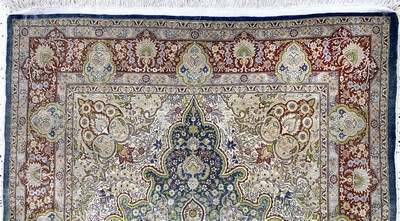 27114823f - Hereke Seide fein sign., Türkei, Mitte 20.Jhd., reine Naturseide, ca. 205 x 128 cm, ...