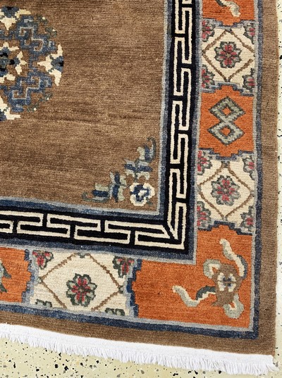 27114824a - Nepal, Ende 20.Jhd., Wolle auf Baumwolle, ca. 195 x 150 cm, EHZ: 2 Schätzpreis: 400, - ...
