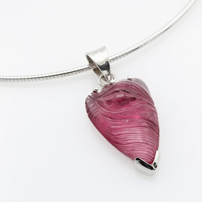 Image Anhänger mit Turmalincabochon an Omegareif, WG 585/000, dreieckiger, rosa Turmalin ...