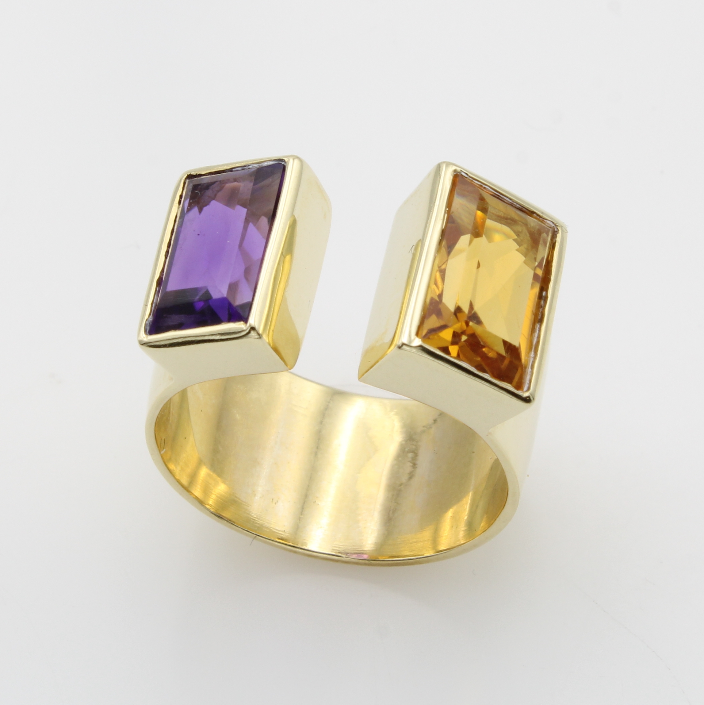 Image 27114937 - Ring mit Citrin und Amethyst, GG 585/000, 2 rechteckige Farbsteine zus. ca. 4.3 ct, RW ...