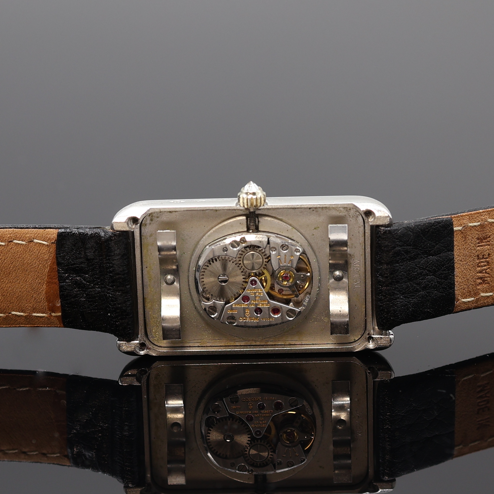 Detail f: CORUM hochfeine und seltene Armbanduhr in Form eines 10g Platinbarrens Nr. 142, Schweiz um 1979, Handaufzug, Platingeh. inkl. Lederband m. orig. ...